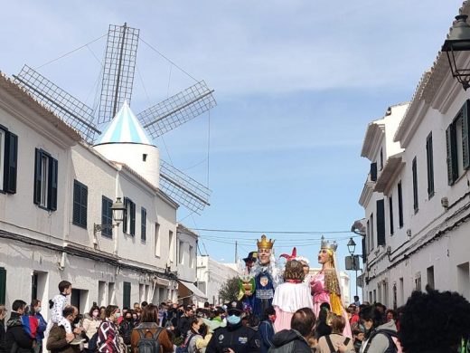 (Fotos) El Carnaval animó las calles de Sant Lluís