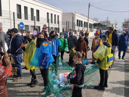 (Fotos) El Carnaval animó las calles de Sant Lluís