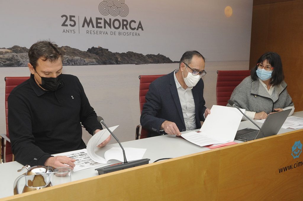 Triay, Pastrana y López, esta mañana en la sede del Consell de Menorca (Foto: Tolo Mercadal)