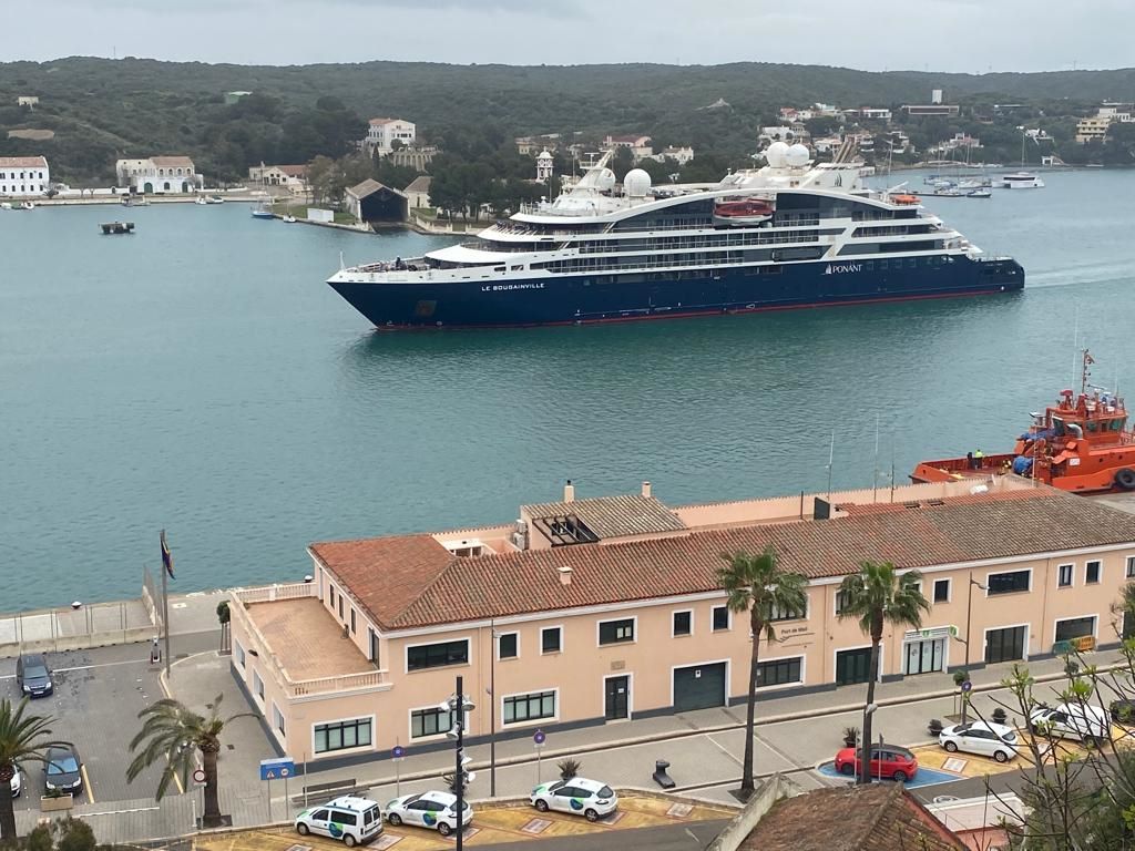 El crucero ha llegado al puerto de Maó esta mañana (Foto: Tolo Mercadal)