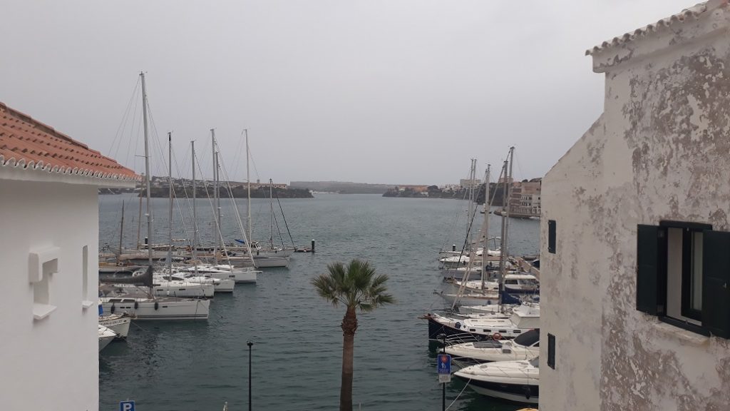 Vista del puerto de Maó.