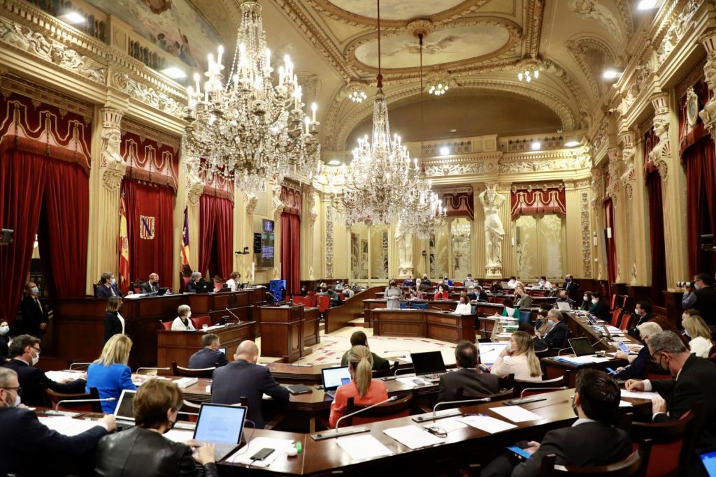 La crisis de Menorca llega al Parlament.