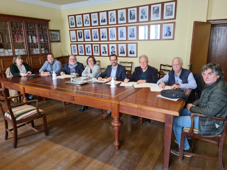 Imagen de la reunión que tuvo lugar en el Ayuntamiento de Maó