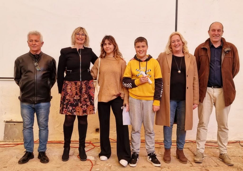 Imagen de los ganadores con las autoridades de Es Castell