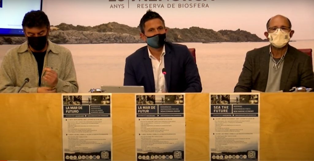 El conseller Josep Juaneda con los representantes del GOB Menorca