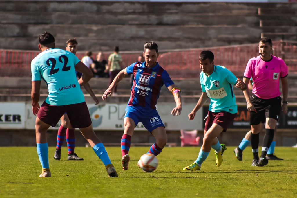 Una acción del partido (Foto: Raúl Perales para futbolbalear.es)