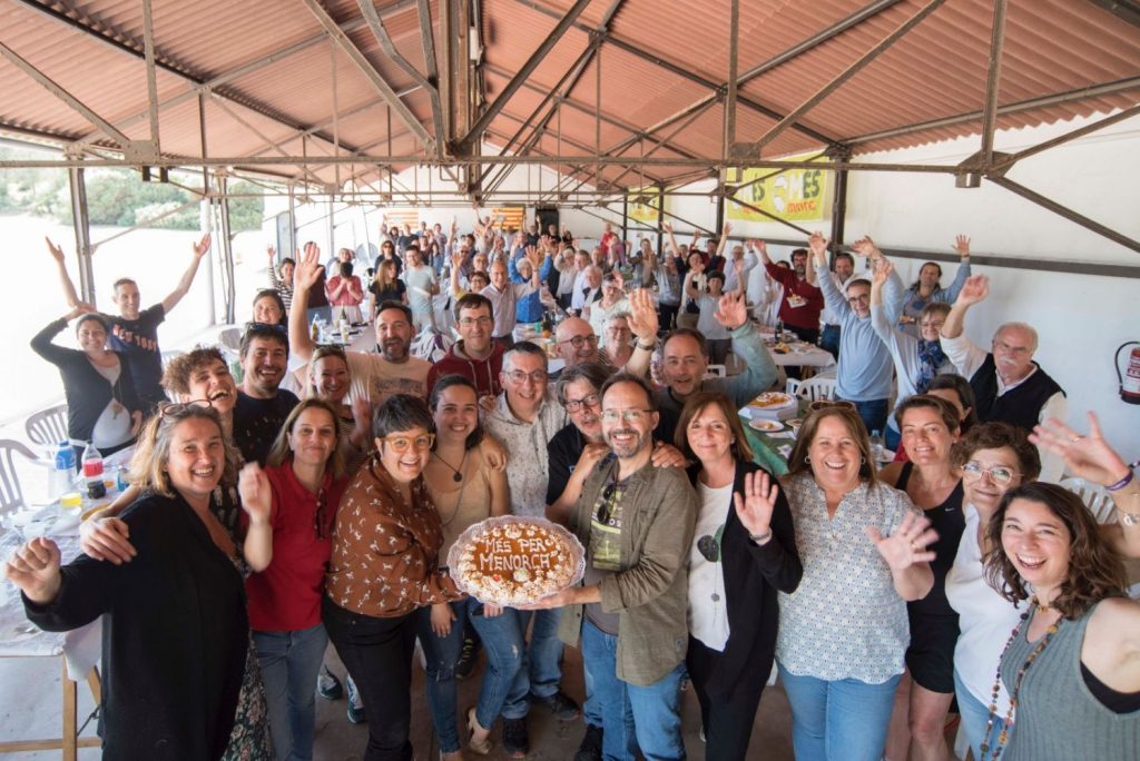 Foto de familia de la formación.