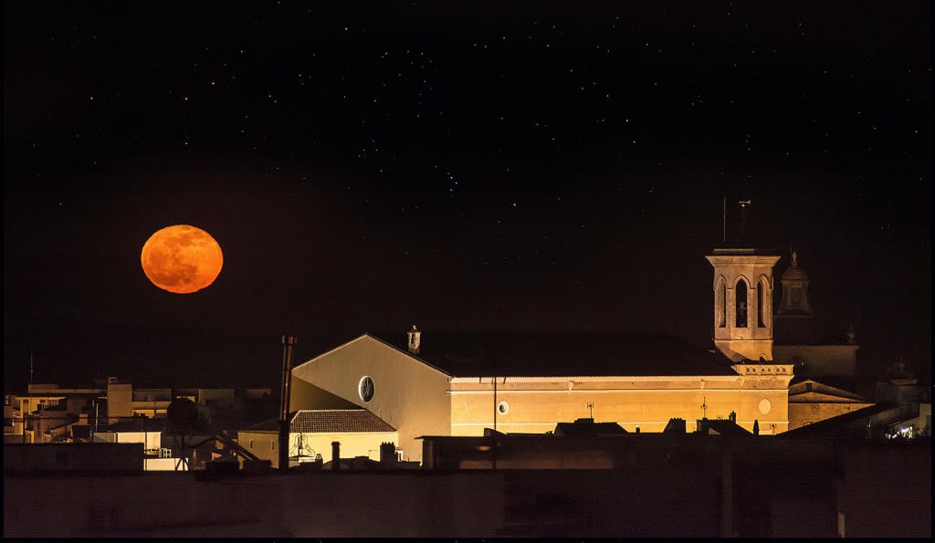 Luna llena de abril (Foto: Mikel Llambias)