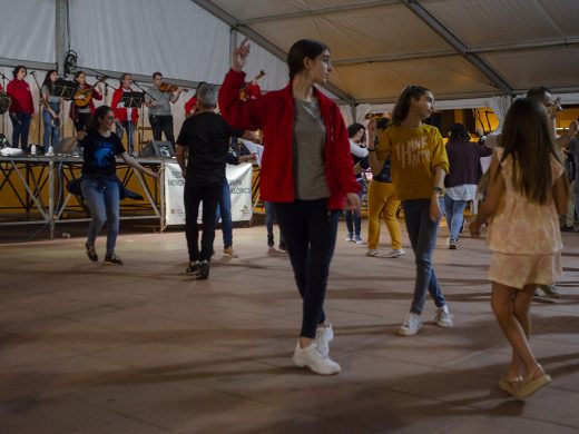 (Fotos) Femefolk recupera los bailes sin mascarillas