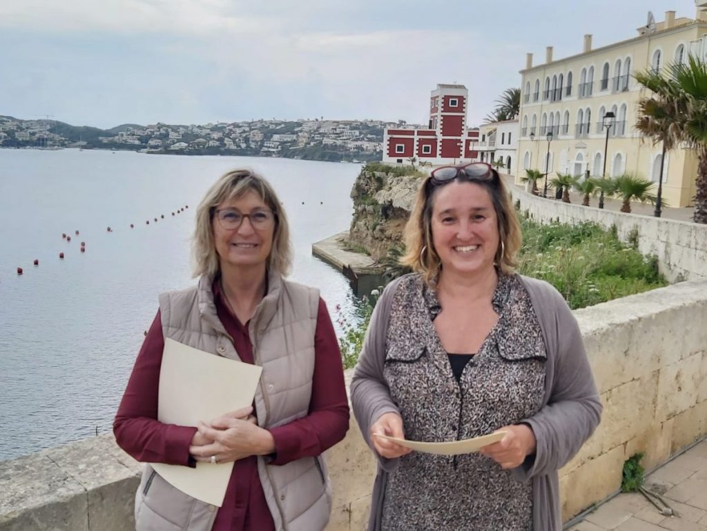 Juana Escandell, alcaldesa de Es Castell, y la concejal de Medio Ambiente, Marisa Álvarez