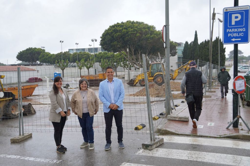 Ya han comenzado los trabajos en el aparcamiento del campo de fútbol de Sant Lluís