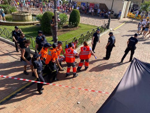 El servicios sanitario y de seguridad de Sant Joan han funcionado toda la noche (Foto: T.M.)