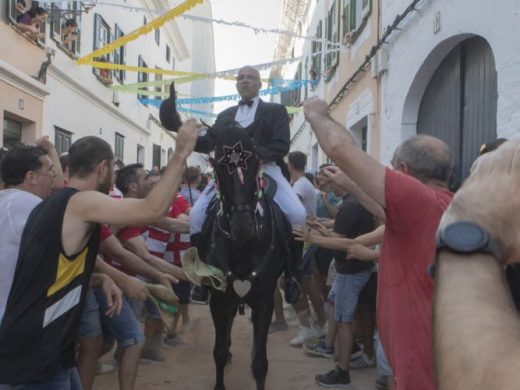 (Fotos y vídeo) Sant Martí ya bota