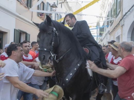 (Fotos y vídeo) Sant Martí ya bota