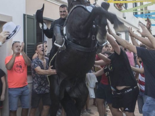 (Fotos y vídeo) Sant Martí ya bota