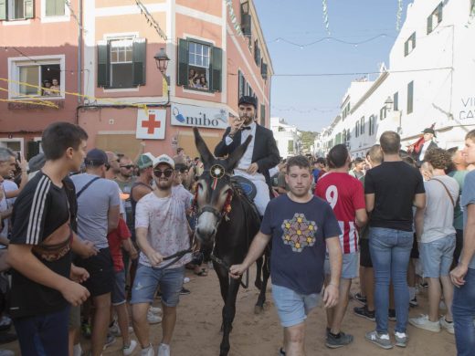 (Fotos y vídeo) Sant Martí ya bota