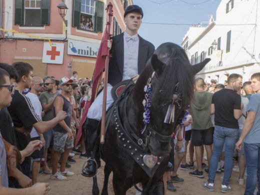 (Fotos y vídeo) Sant Martí ya bota