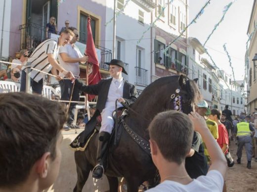 (Fotos y vídeo) Sant Martí ya bota