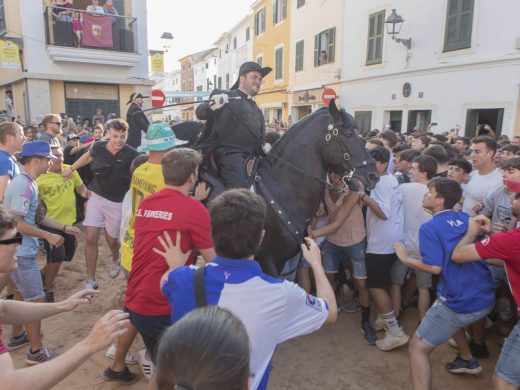 (Fotos y vídeo) Sant Martí ya bota