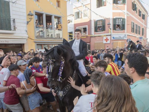 (Fotos y vídeo) Sant Martí ya bota