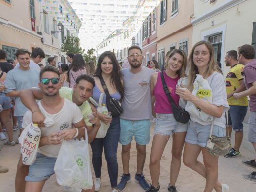 (Fotos y vídeo) Sant Martí ya bota