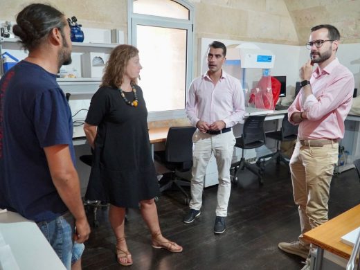(Fotos) Armengol y Company visitan la estación científica Jaume Ferrer en Maó