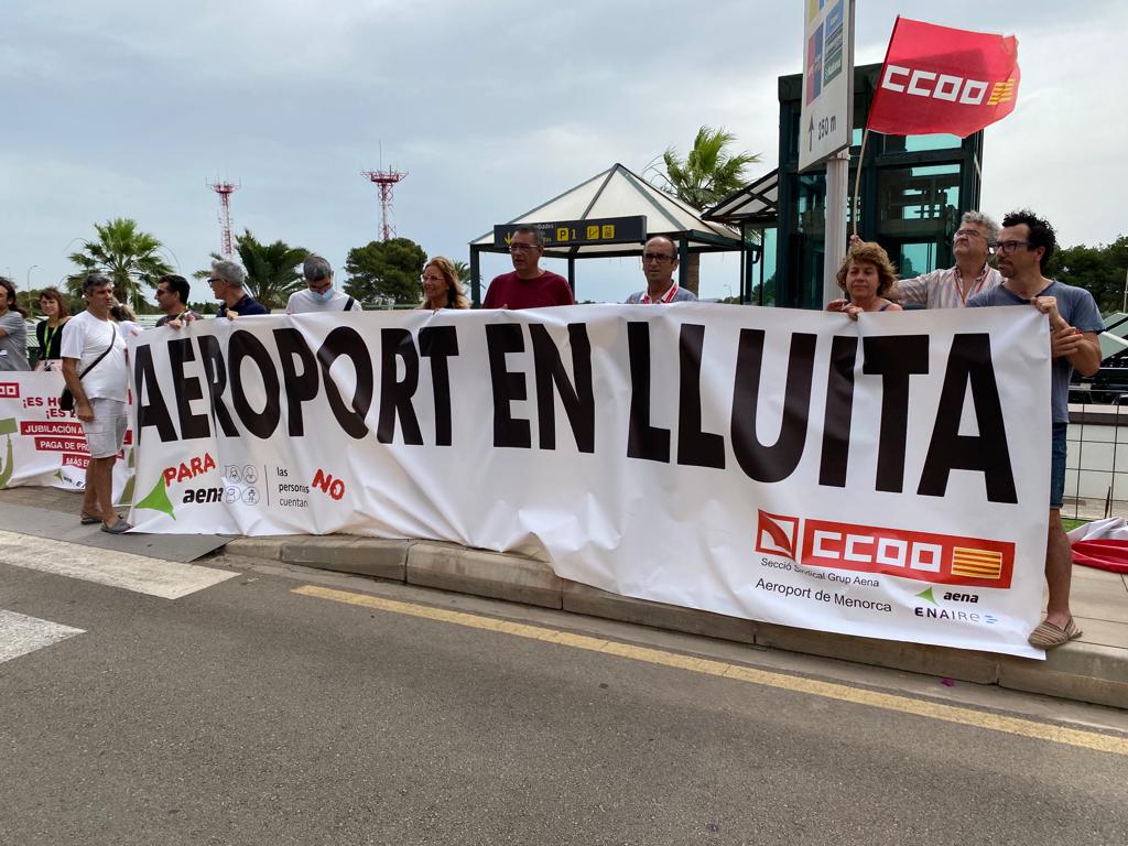 Es una reivindicación de los trabajadores que ya ha ha sido motivo de concentraciones en otras ocasiones en el aeropuerto (Foto: Tolo Mercadal)