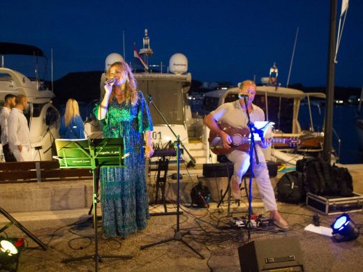 (Fotos) Noche de música y arte en el puerto de Maó