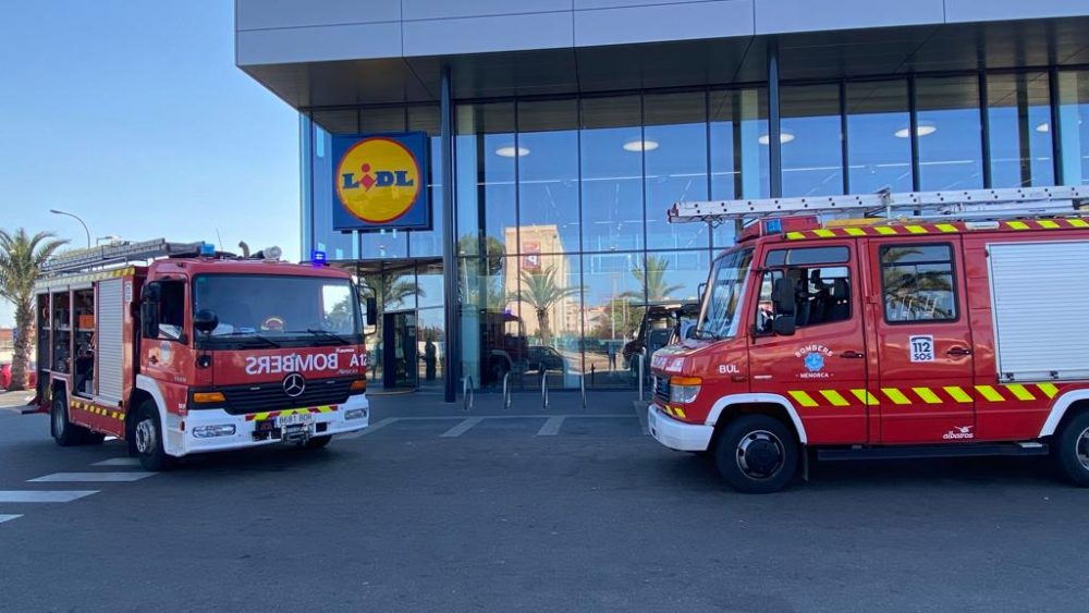 Dos dotaciones de bomberos han intervenido (Foto: Tolo Mercadal)