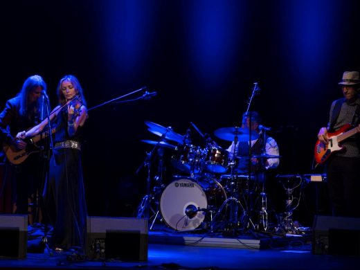 (Fotos) Sharon Corr deja su huella sonora en el Teatro Principal de Maó