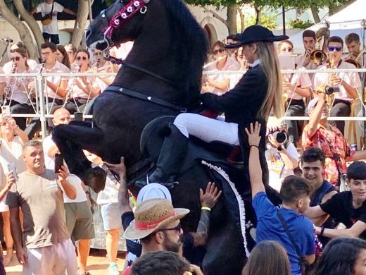 (Fotos y vídeo) Sant Lluís vive su gran día