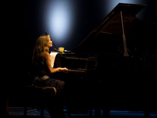 (Fotos) Sharon Corr deja su huella sonora en el Teatro Principal de Maó