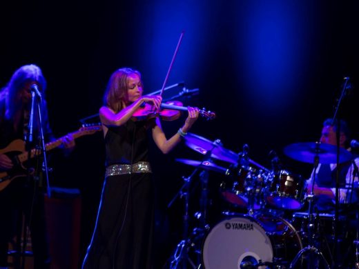 (Fotos) Sharon Corr deja su huella sonora en el Teatro Principal de Maó