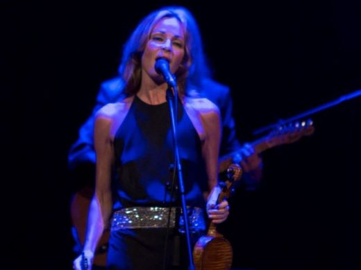 (Fotos) Sharon Corr deja su huella sonora en el Teatro Principal de Maó