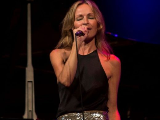 (Fotos) Sharon Corr deja su huella sonora en el Teatro Principal de Maó