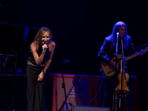 (Fotos) Sharon Corr deja su huella sonora en el Teatro Principal de Maó