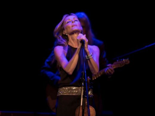 (Fotos) Sharon Corr deja su huella sonora en el Teatro Principal de Maó