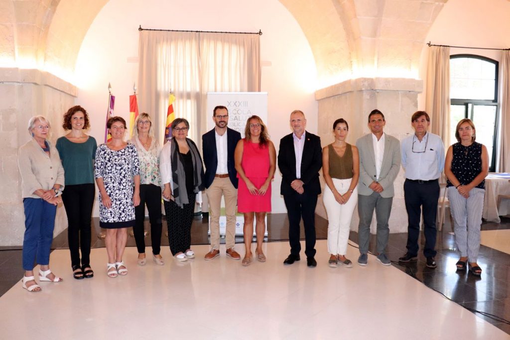 Autoridades en el acto de inauguración esta mañana