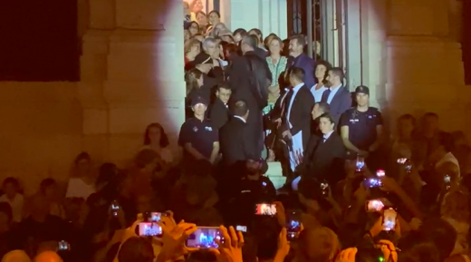 Emoción en el primer toc de fabiol de las festes de Gràcia. (Vídeo: T.M.)