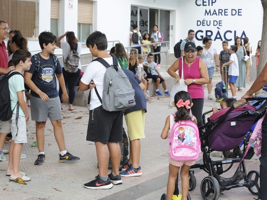 (Fotos) Menorca vuelve a las aulas con 245 alumnos menos que el curso anterior