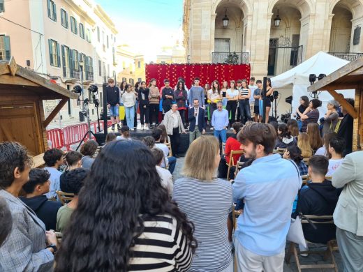 (Fotos) Arranca en Maó la Feria del Libro en Catalán