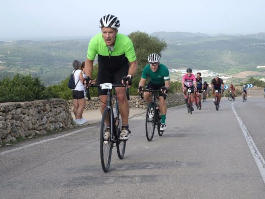 (Fotos) La Volta Cicloturista despide en Menorca una edición brillante