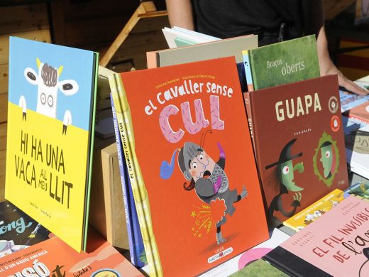 (Fotos) Arranca en Maó la Feria del Libro en Catalán