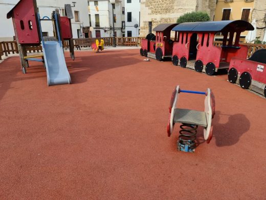 (Fotos) Maó renueva los parques infantiles