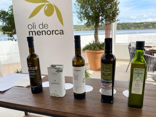 Oli de Menorca ha producido 25.000 litros en 2022, un 50 % menos respecto al año pasado