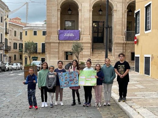 (Fotos) Menorca guarda silencio contra la violencia contra las mujeres