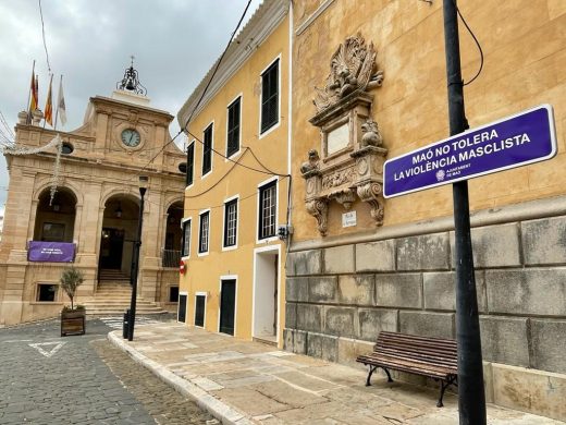 (Fotos) Menorca guarda silencio contra la violencia contra las mujeres