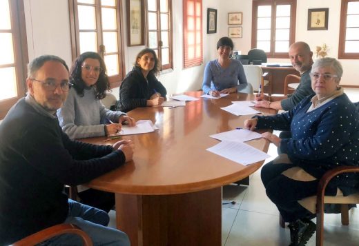 Firma de los convenios en el Ayuntamiento de Ciutadella