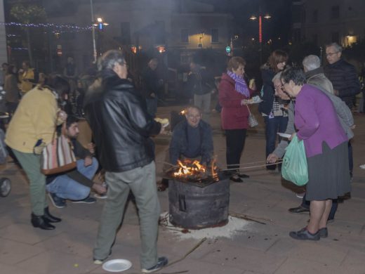 Aroma de torrada en la vigilia de Sant Antoni