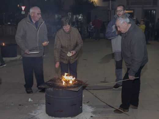 Aroma de torrada en la vigilia de Sant Antoni